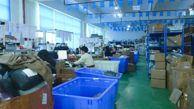 Which dropshipping supplier is large-scale?